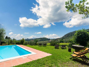 Plush Farmhouse in Bacchereto with Swimming Pool